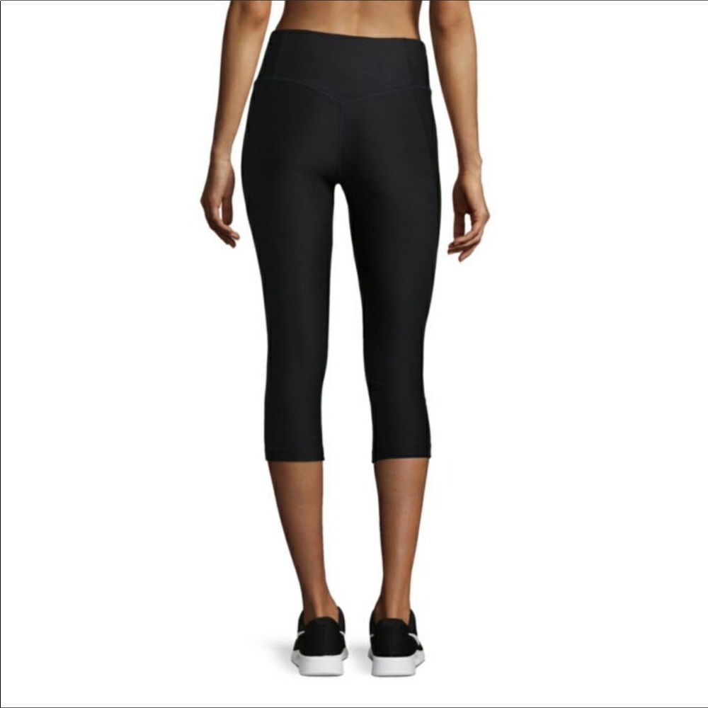 Nike Tight Fit Crop Athletic Leggings
